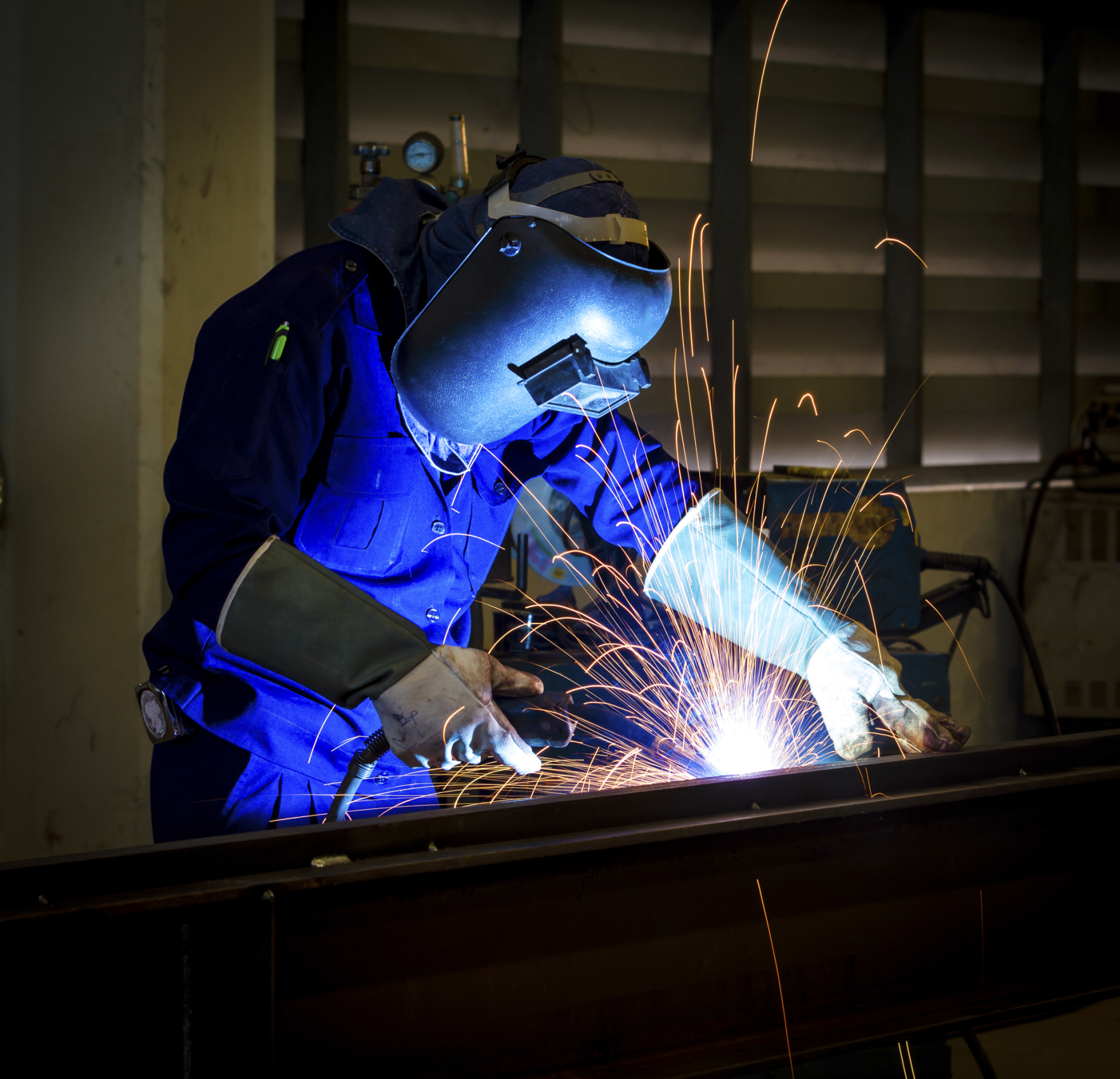 worker accident welder.jpg